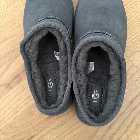 UGGs - Picture 3 of 6